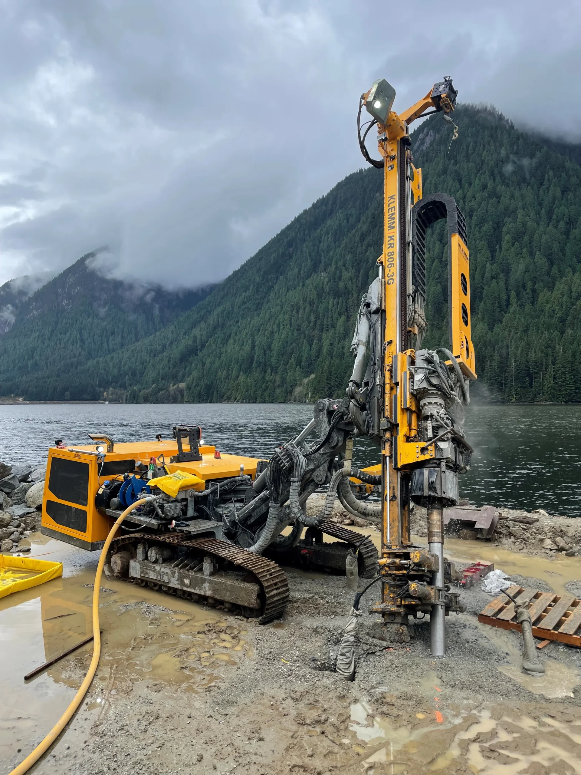 Southwest Contracting carries multiple drilling rigs to suit the most difficult site constraints.