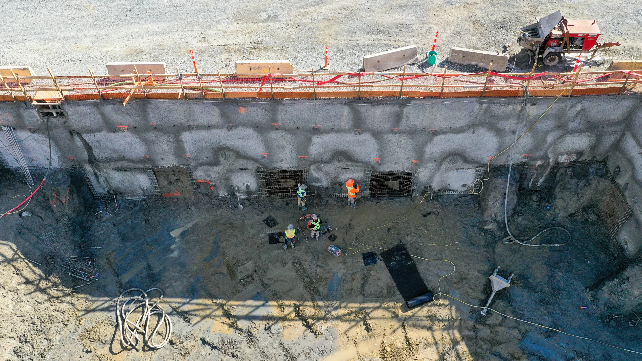 Southwest Contracting carries multiple drilling rigs to suit the most difficult site constraints.